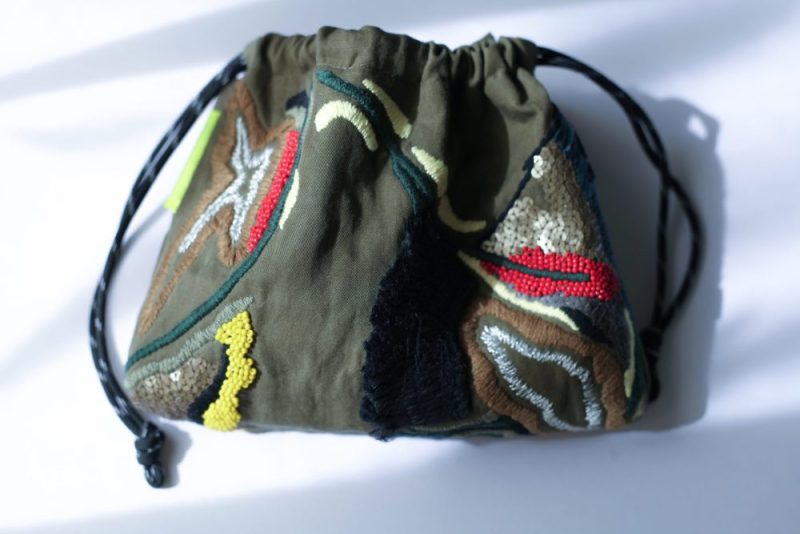橄欖綠手工刺繡束口袋